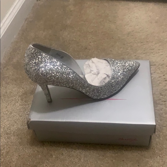 Heels/Shoes - Picture 4 of 5